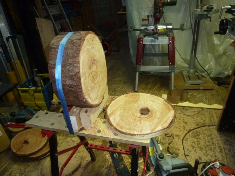 cutting larch in slices ... 